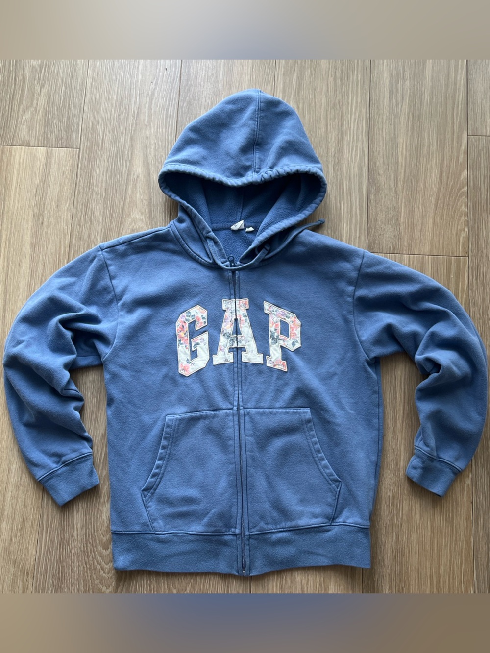 Blue floral Gap zip up hoodie with floral print #floral #y2k